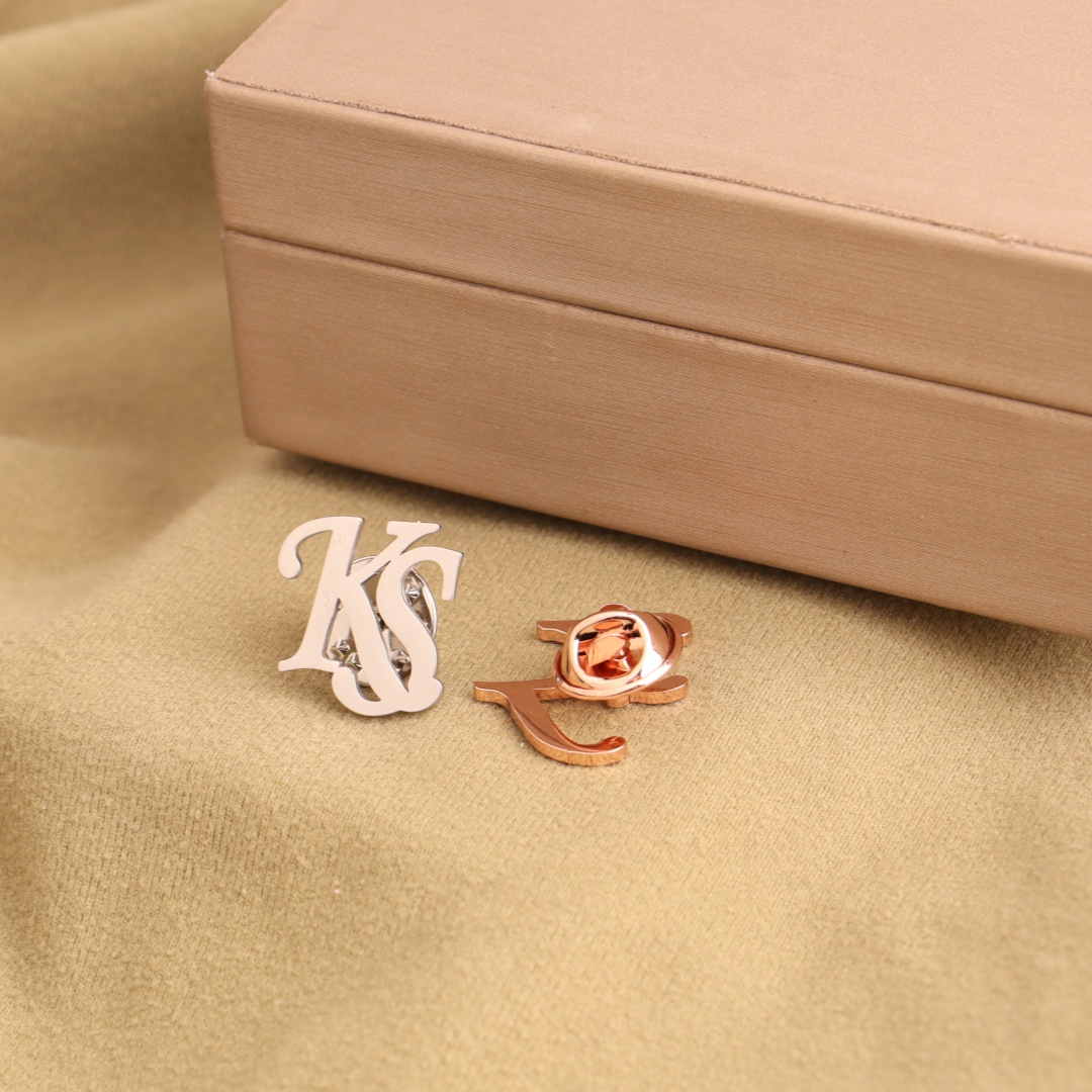 Personalized Initials Jacket L - đánh giá và giá Vintage Brooch Pin