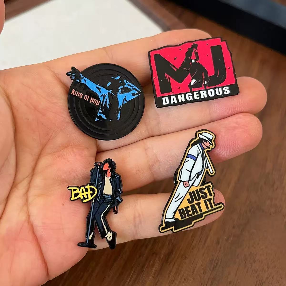 4pcs Classic Rock Band Enamel  - đánh giá và giá Vintage Brooch Pin